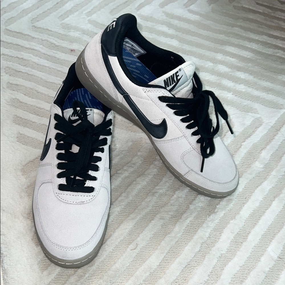 Nike Men’s Low-Top Sneakers in White and Black
